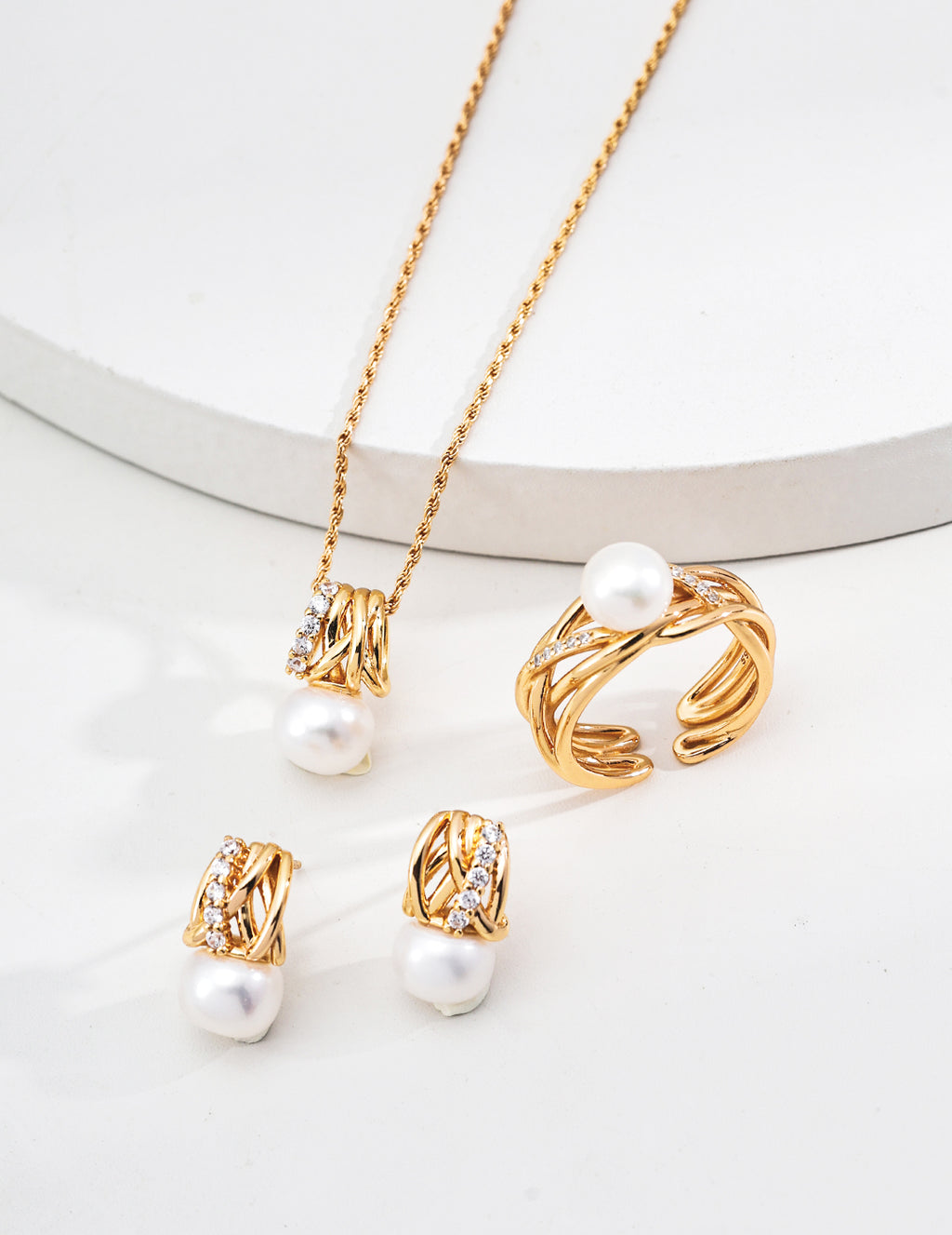 Sterling silver earrings, necklace (adjustable length), ring/أقراط من الفضة الإسترلينية، قلادة (طول قابل للتعديل)، خاتم（J0329)）