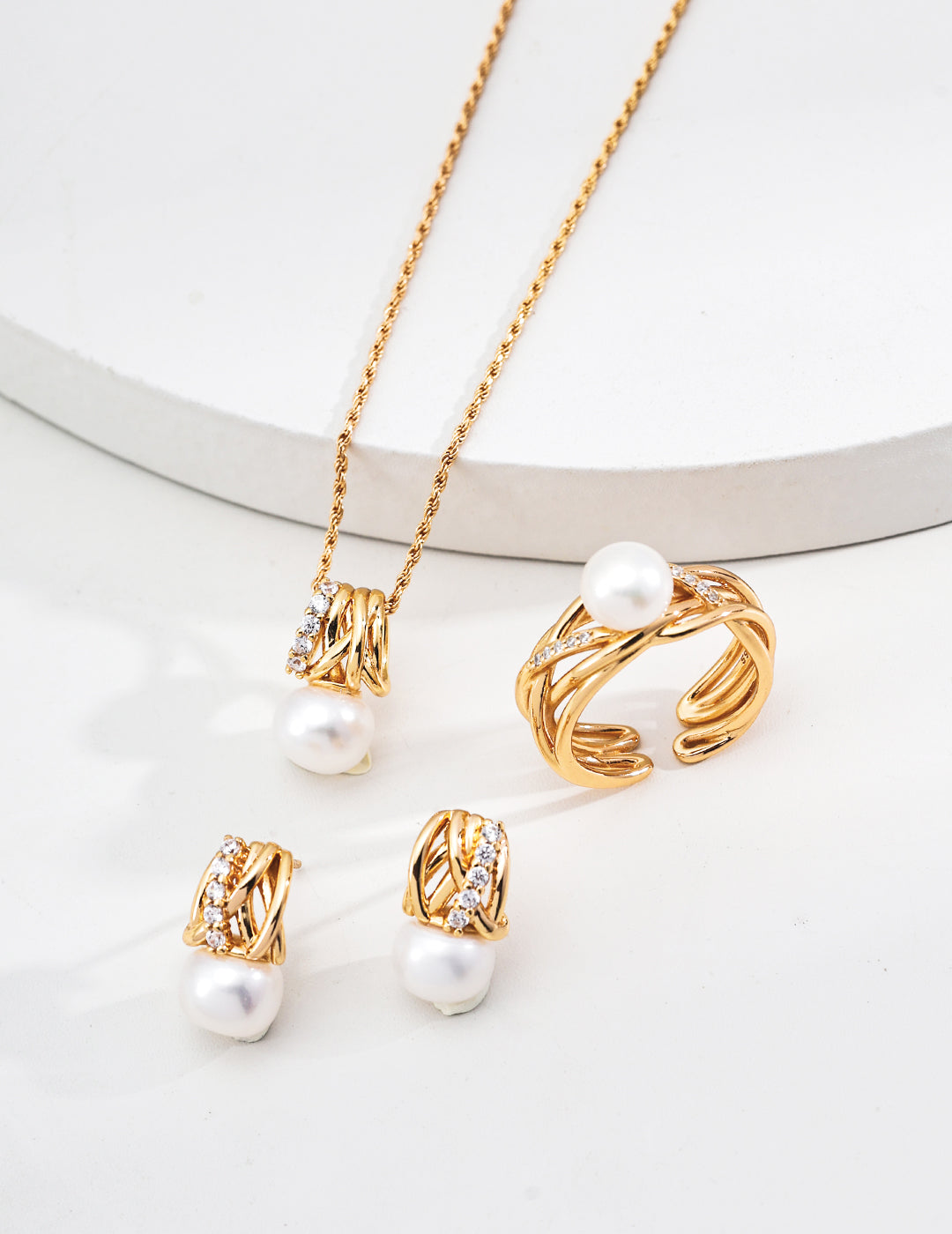 Sterling silver earrings, necklace (adjustable length), ring/أقراط من الفضة الإسترلينية، قلادة (طول قابل للتعديل)، خاتم（J0329)）