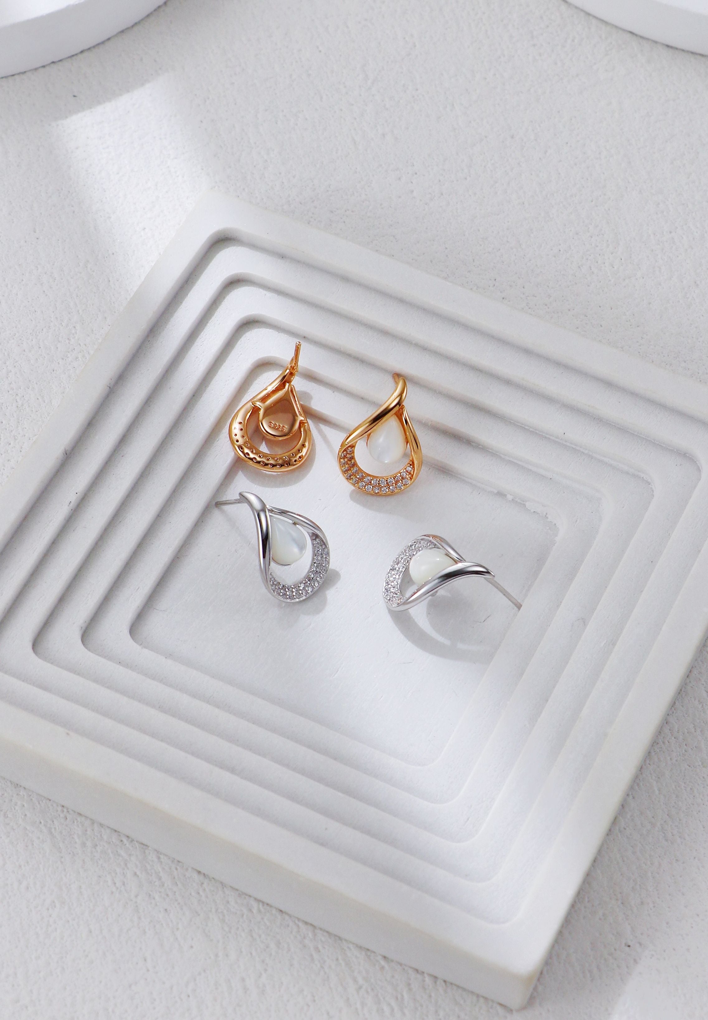 White Shell Inlaid Zirconia Earrings/أقراط من الزركونيا المرصعة بالصدف الأبيض(GZEC0410)