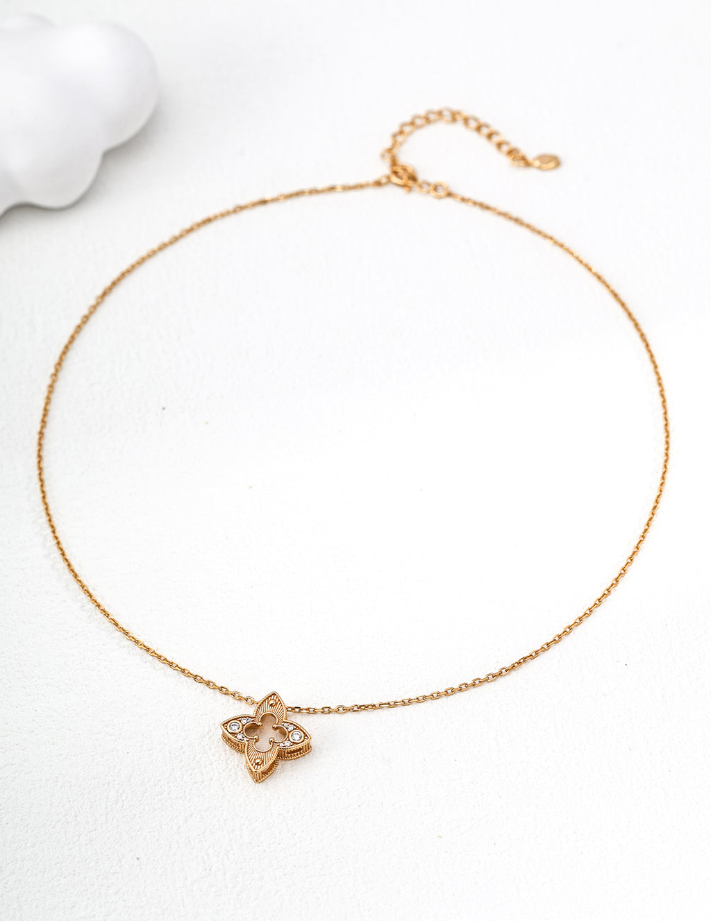 Antiqued gold-tone sterling silver necklace and earrings/قلادة وأقراط من الفضة الإسترلينية باللون الذهبي العتيق （D0682-2)）