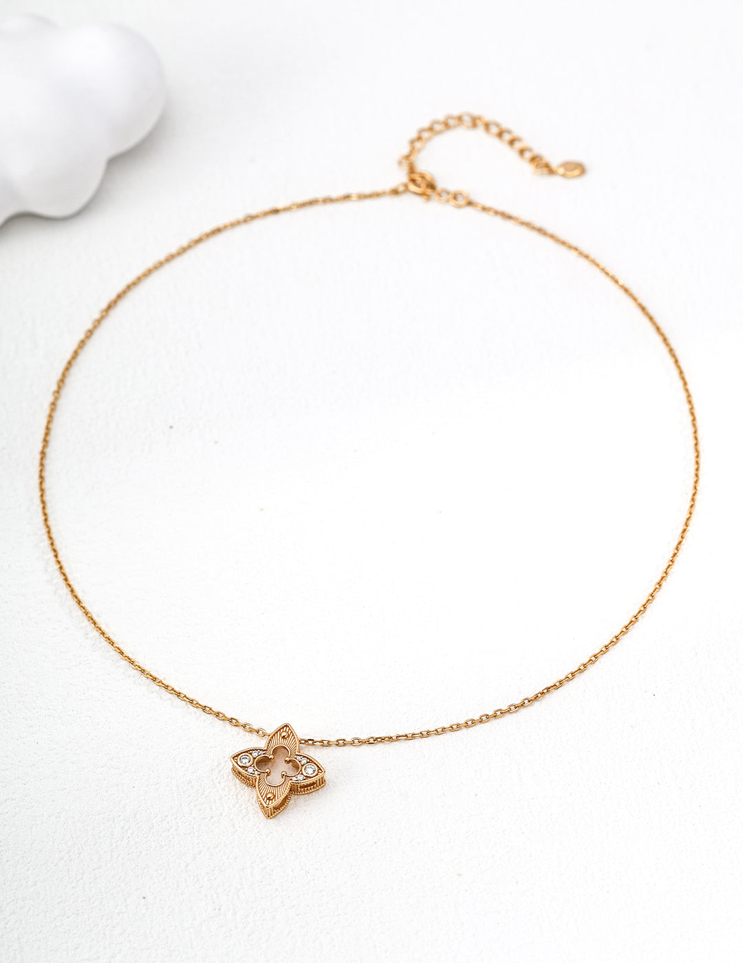 Antiqued gold-tone sterling silver necklace and earrings/قلادة وأقراط من الفضة الإسترلينية باللون الذهبي العتيق （D0682-2)）