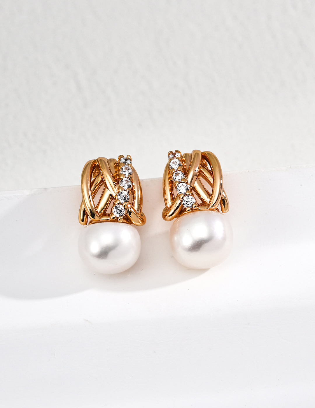 Sterling silver natural pearl earrings, rings, necklaces (white, gold)/أقراط وخواتم وقلادات من الفضة الإسترلينية مرصعة باللؤلؤ الطبيعي (أبيض، ذهبي)(E01374)
