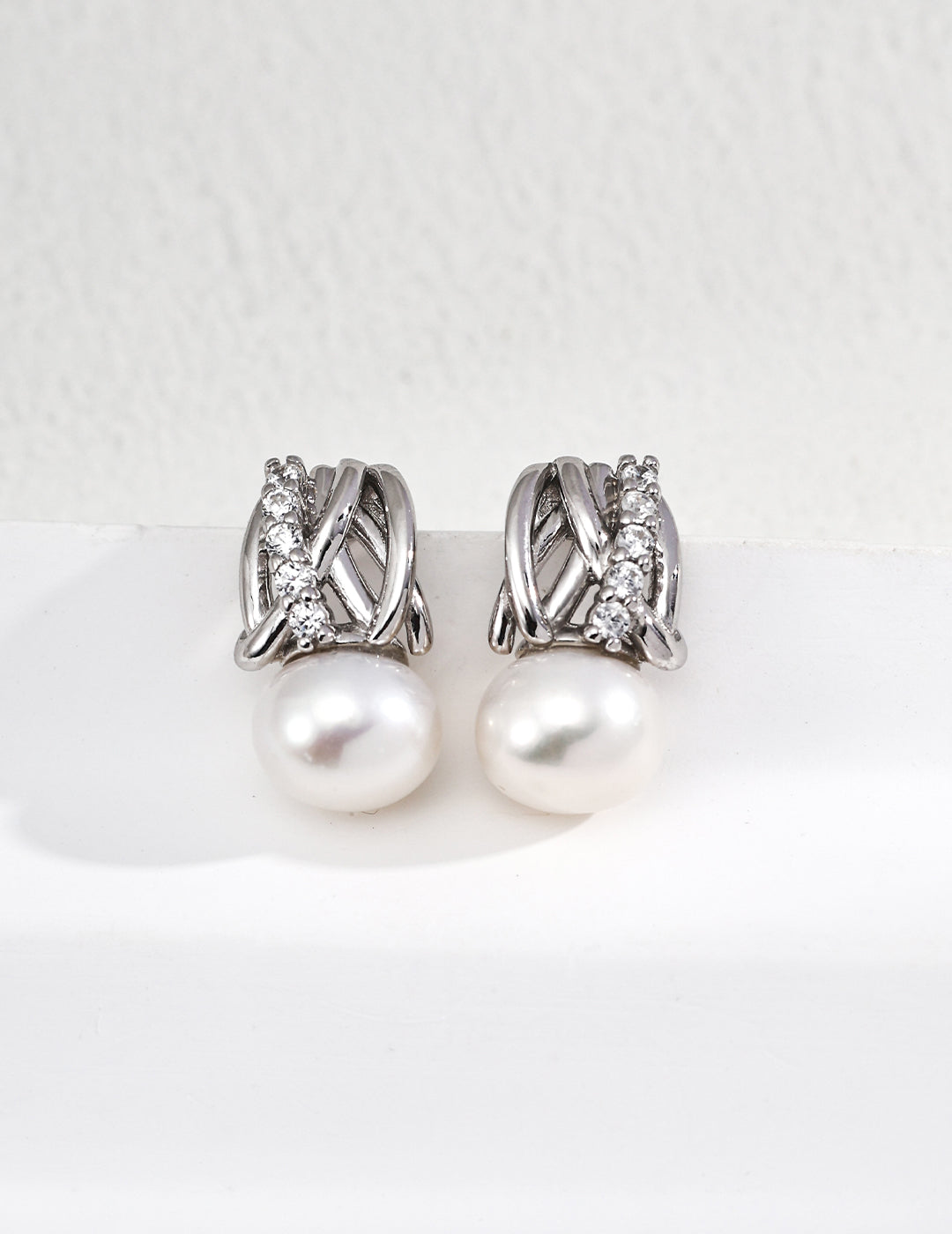 Sterling silver natural pearl earrings, rings, necklaces (white, gold)/أقراط وخواتم وقلادات من الفضة الإسترلينية مرصعة باللؤلؤ الطبيعي (أبيض، ذهبي)(E01374)