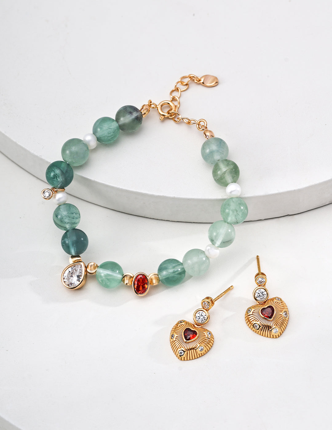 Vintage earrings and bracelets/أقراط وأساور عتيقة)(E01389)