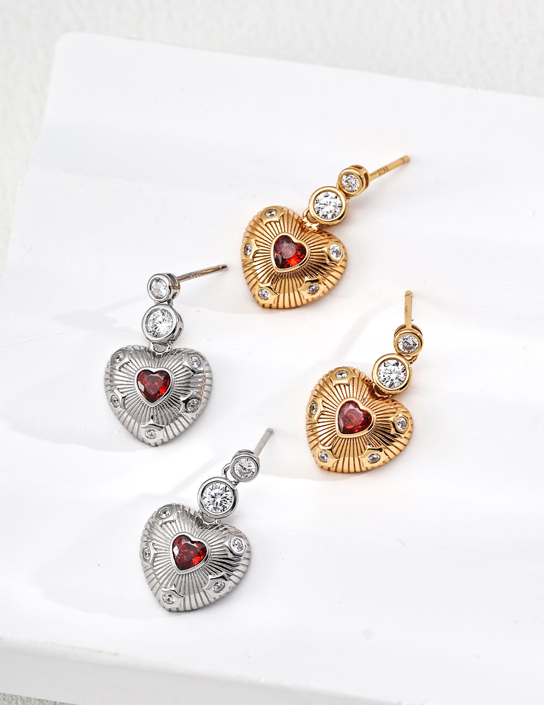 Vintage earrings and bracelets/أقراط وأساور عتيقة)(E01389)