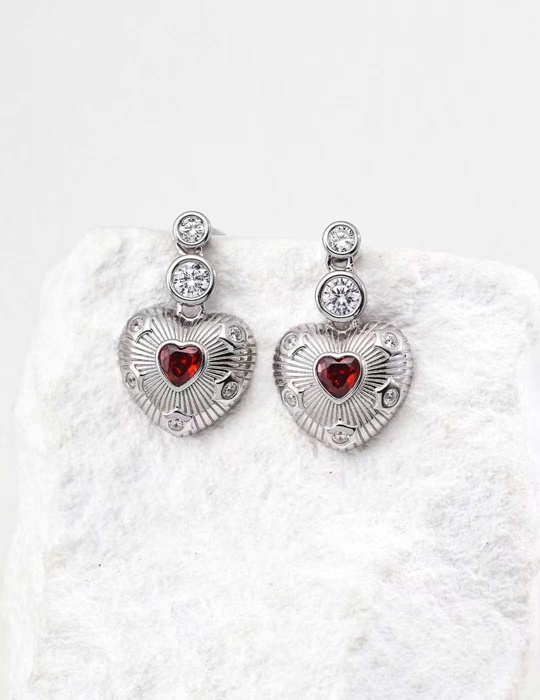 Vintage earrings and bracelets/أقراط وأساور عتيقة)(E01389)