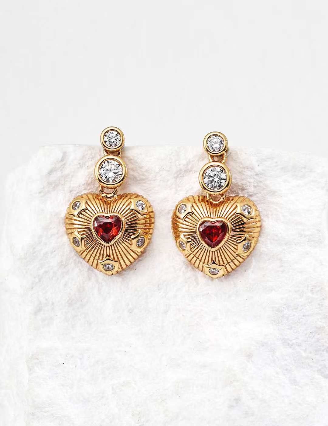 Vintage earrings and bracelets/أقراط وأساور عتيقة)(E01389)