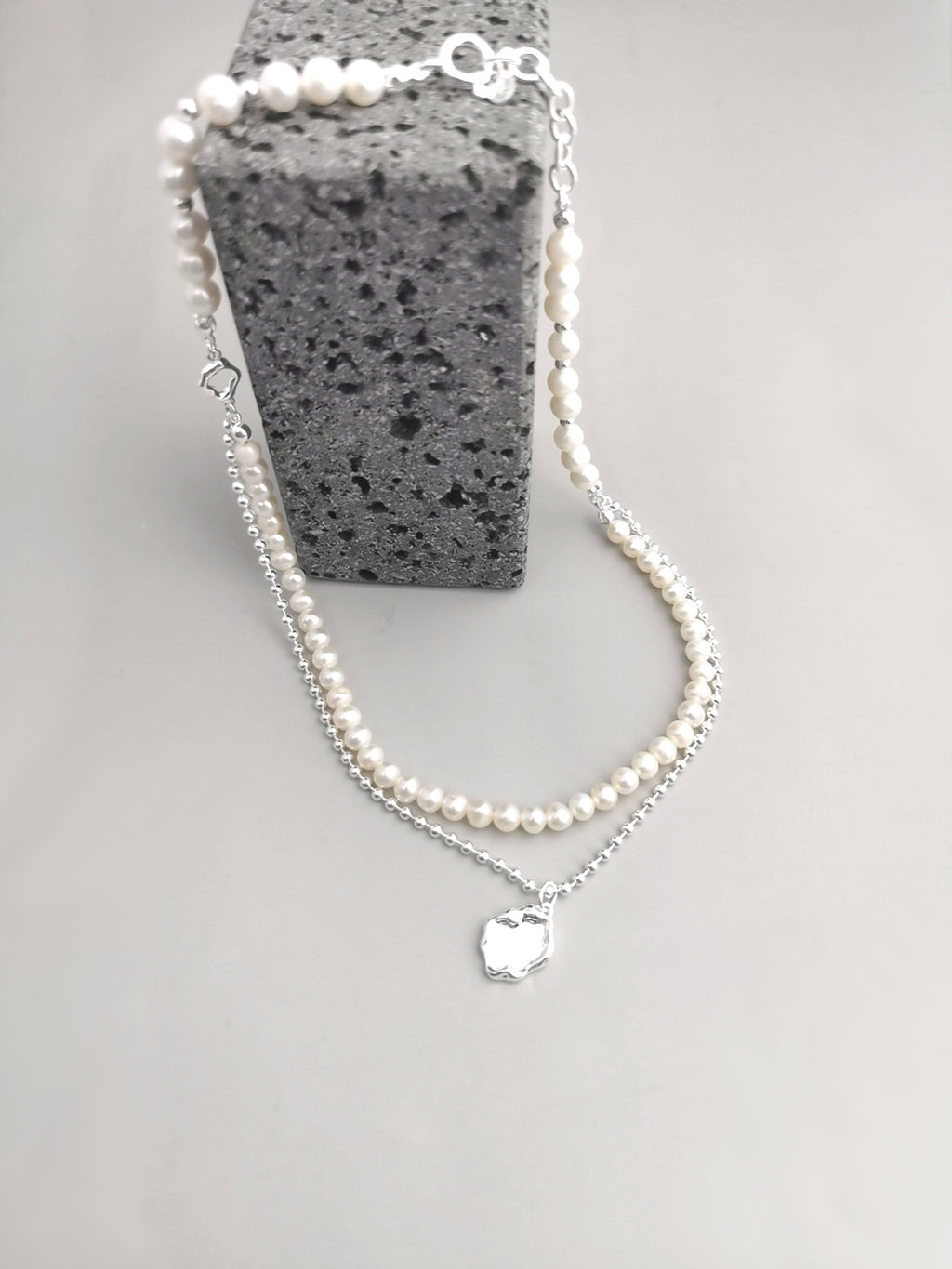 Double Pearl Necklace / عقد من اللؤلؤ المزدوج（GZD0235）