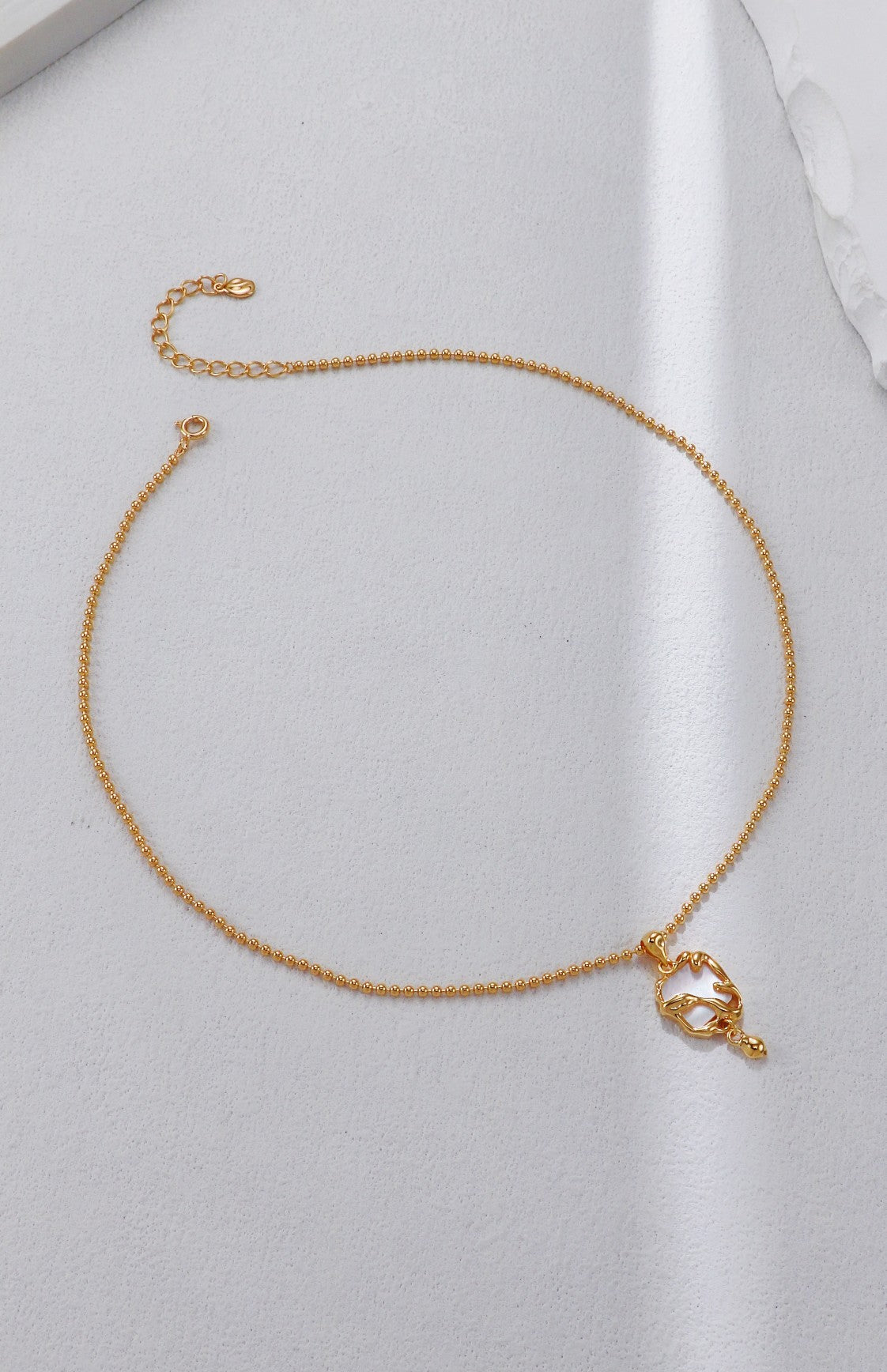 Silver Shell Earrings and Necklace/أقراط وقلادة من الصدفة الفضية （GZD0556）