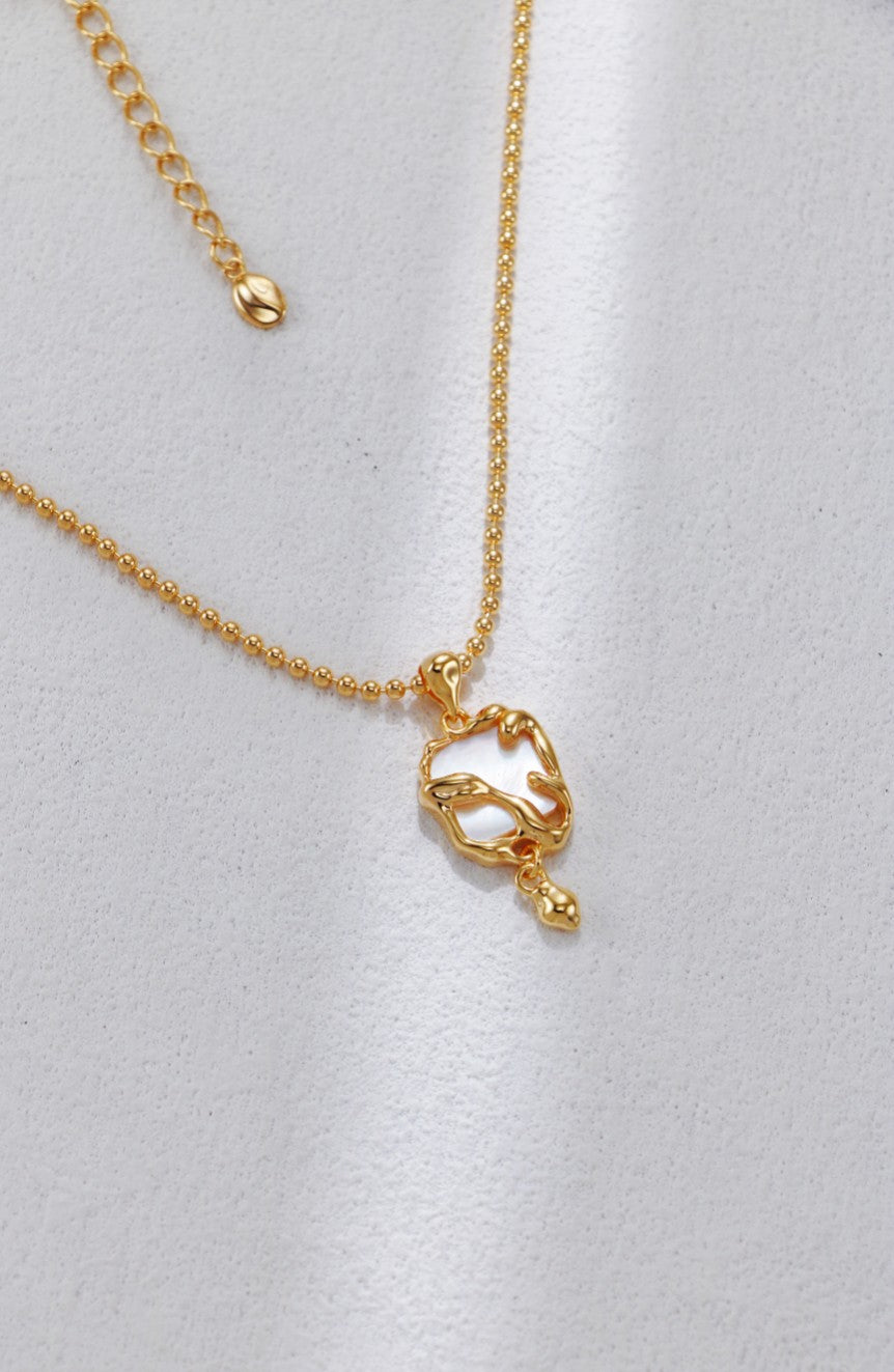 Silver Shell Earrings and Necklace/أقراط وقلادة من الصدفة الفضية （GZD0556）