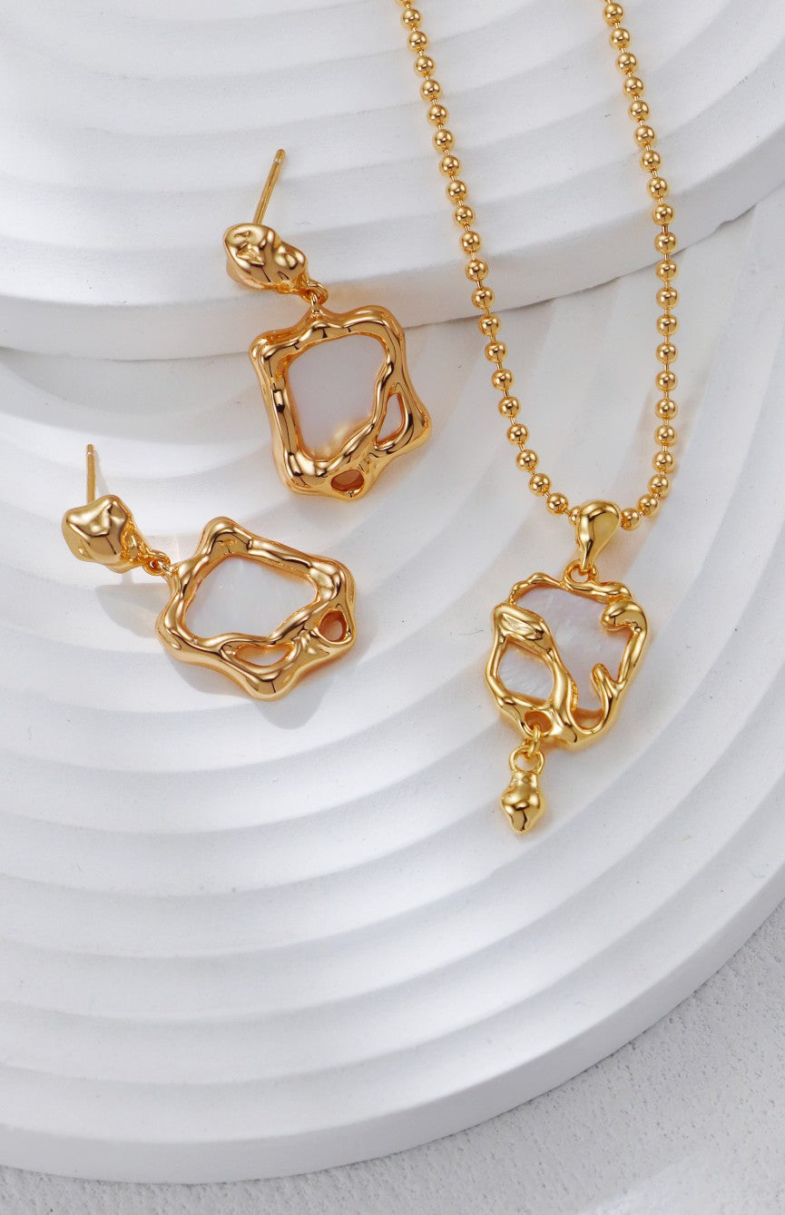 Silver Shell Earrings and Necklace/أقراط وقلادة من الصدفة الفضية （GZD0556）