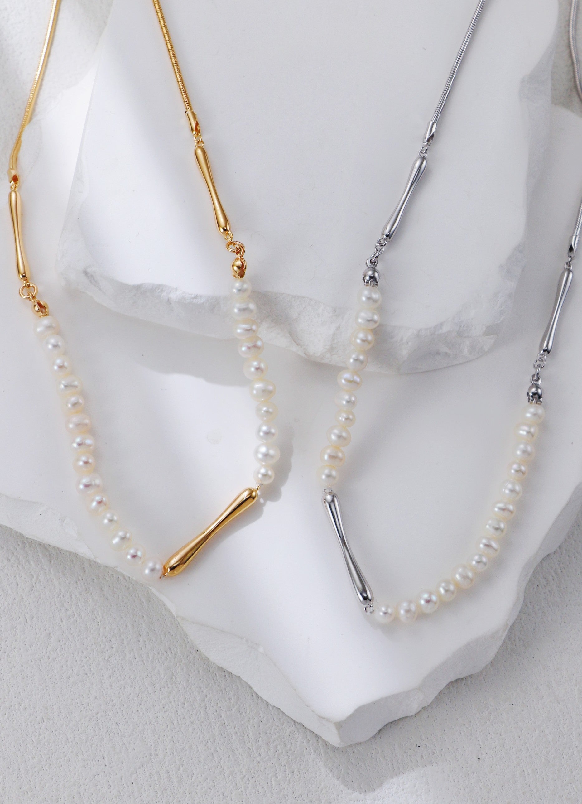 Golden-color Silver Pearl Necklace/قلادة من اللؤلؤ الفضي باللون الذهبي （GZD0609）