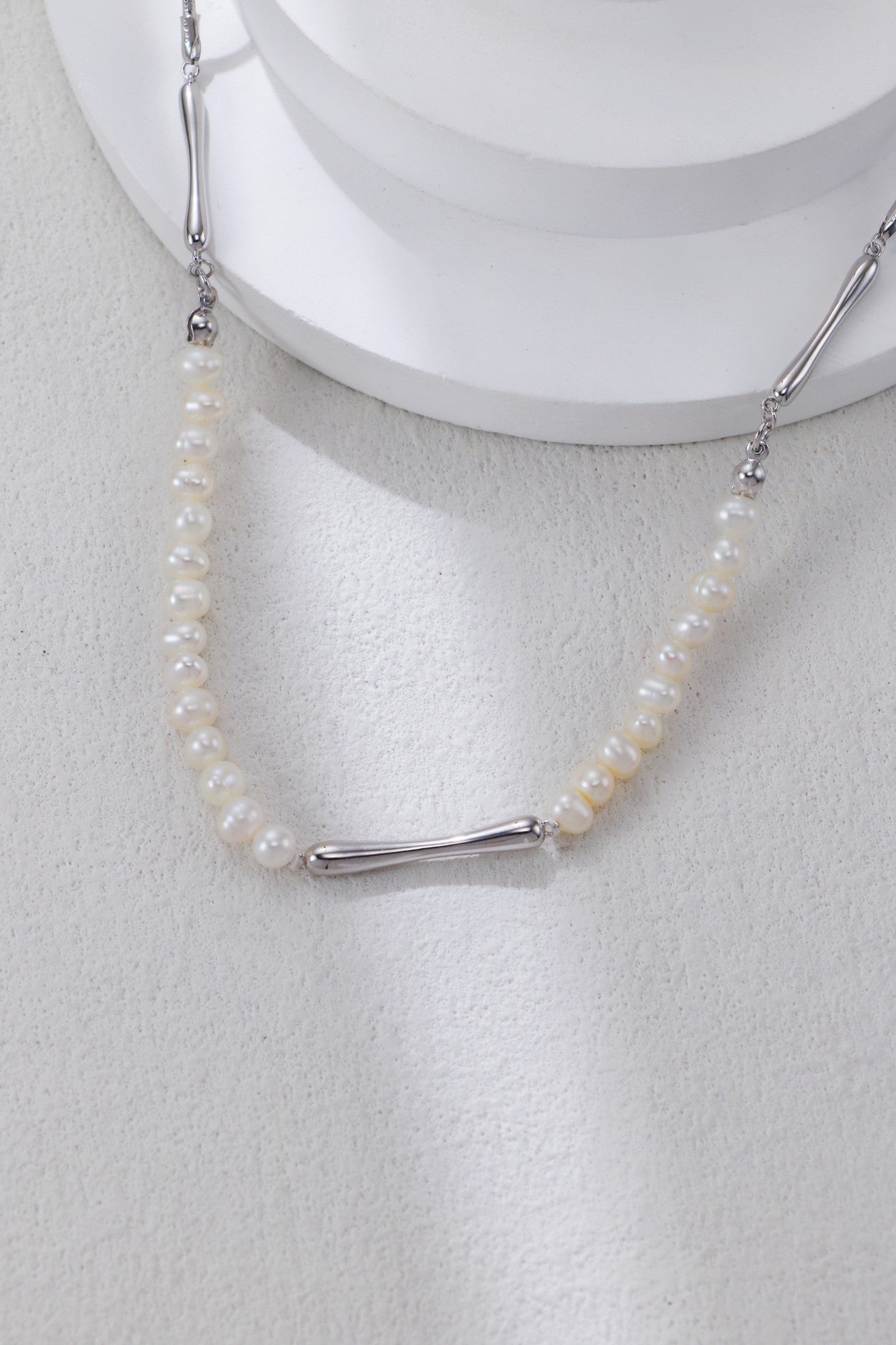 Golden-color Silver Pearl Necklace/قلادة من اللؤلؤ الفضي باللون الذهبي （GZD0609）