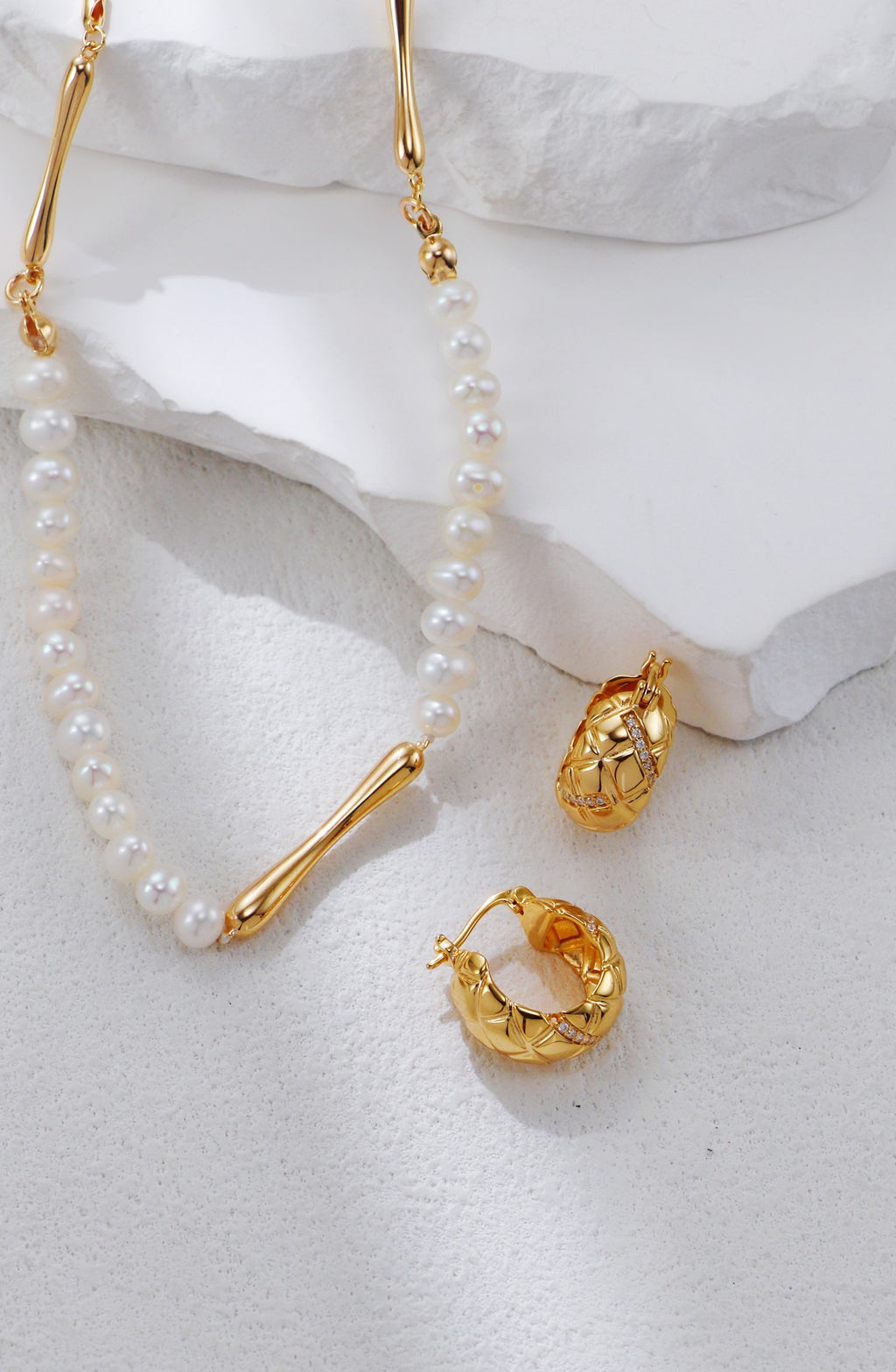 Golden-color Silver Pearl Necklace/قلادة من اللؤلؤ الفضي باللون الذهبي （GZD0609）