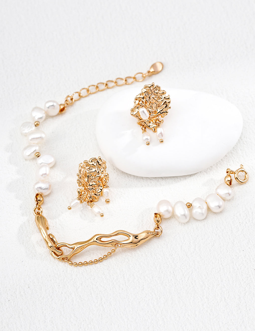Pearl Earring Bracelet & Necklace/ أقراط سوار وعقد باللؤلؤة （E01318-2）