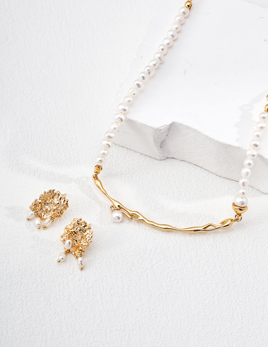 Pearl Earring Bracelet & Necklace/ أقراط سوار وعقد باللؤلؤة （E01318-2）