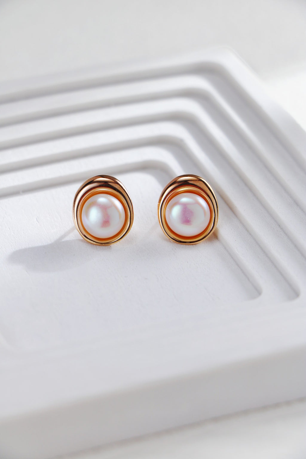 Niche Design Pearl Earring and Necklace/ أقراط وقلاد من اللؤلؤ بتصميم مميز （GZCE0105-GZD0424）