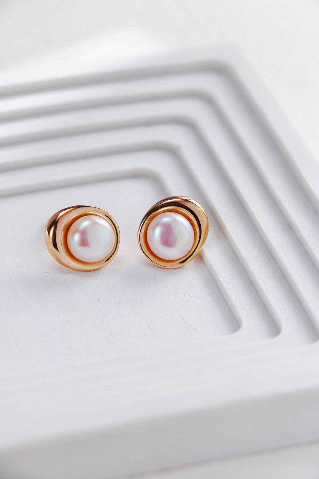 Niche Design Pearl Earring and Necklace/ أقراط وقلاد من اللؤلؤ بتصميم مميز （GZCE0105-GZD0424）