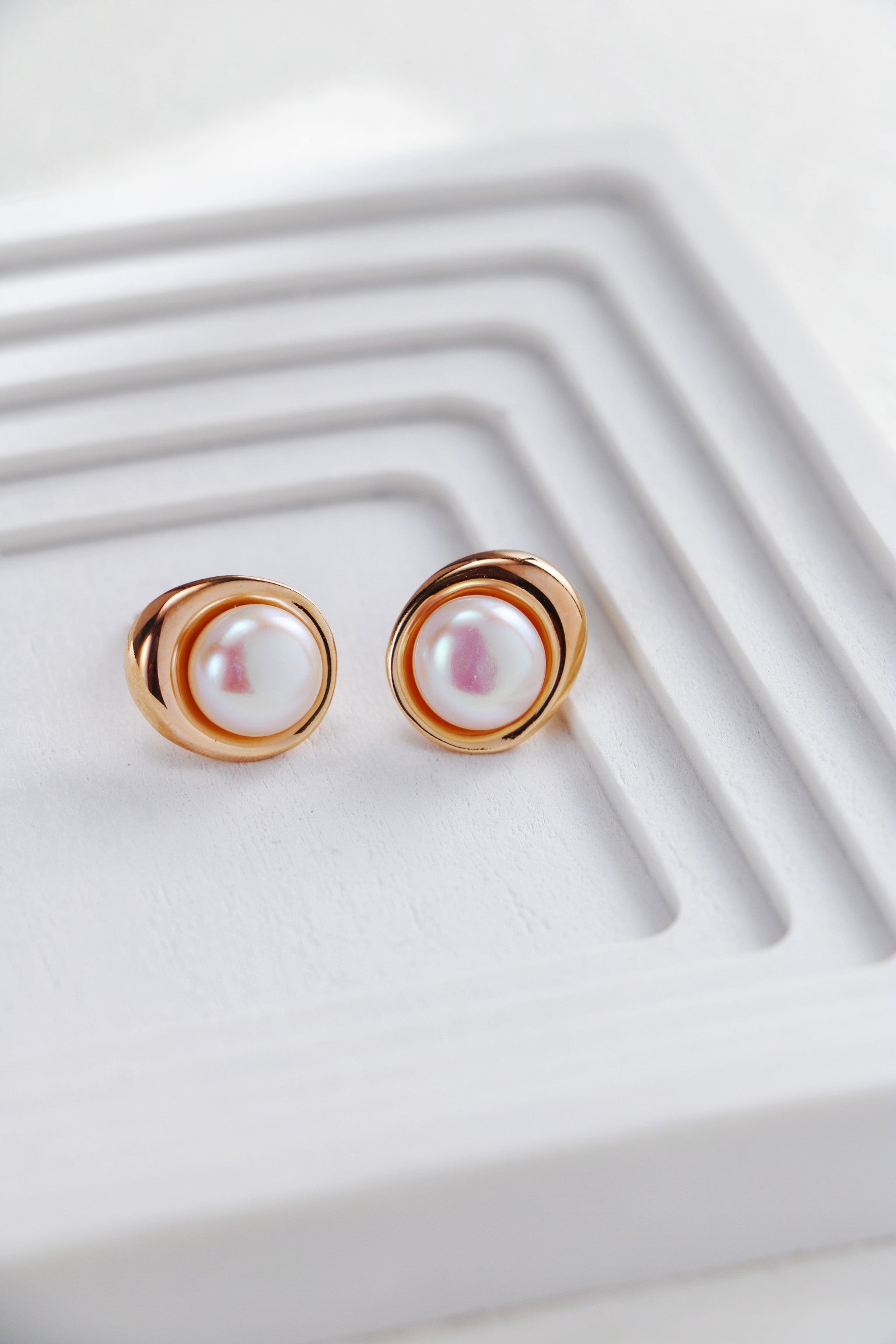 Niche Design Pearl Earring and Necklace/ أقراط وقلاد من اللؤلؤ بتصميم مميز （GZCE0105-GZD0424）