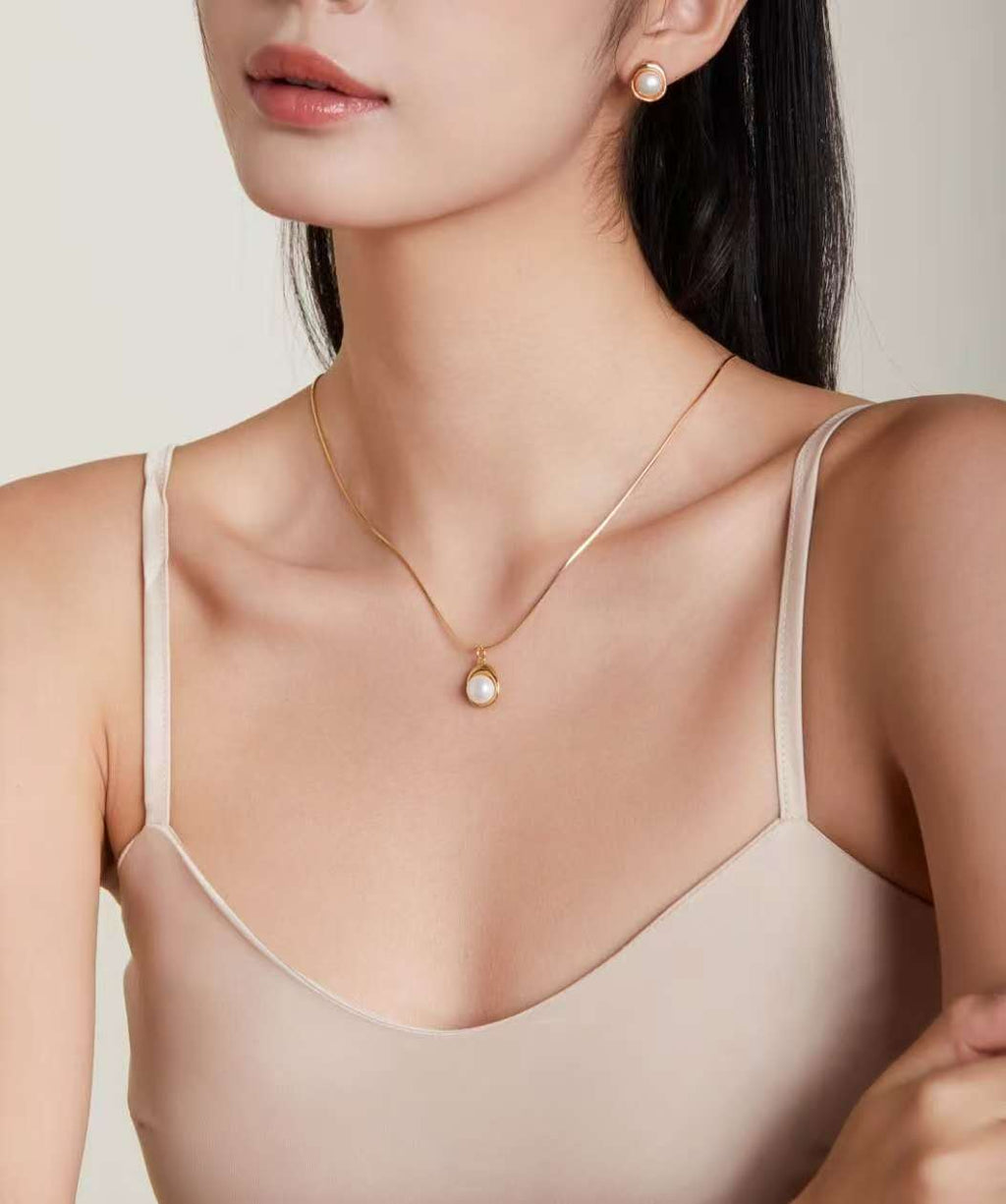 Niche Design Pearl Earring and Necklace/ أقراط وقلاد من اللؤلؤ بتصميم مميز （GZCE0105-GZD0424）