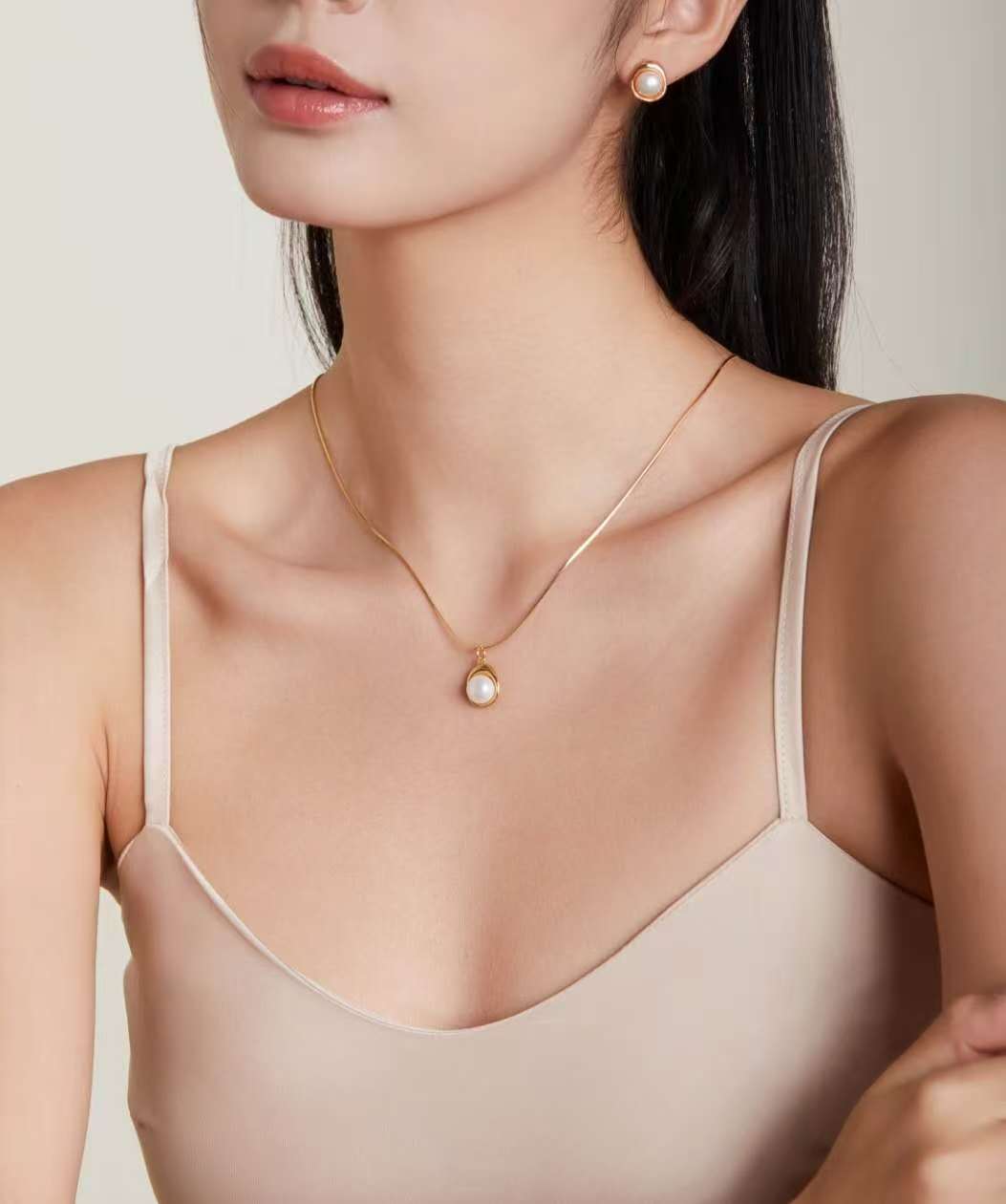 Niche Design Pearl Earring and Necklace/ أقراط وقلاد من اللؤلؤ بتصميم مميز （GZCE0105-GZD0424）