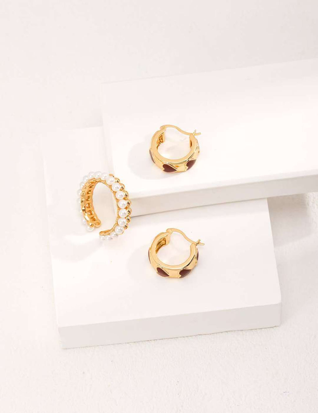 Heart-shaped Enamel Earrings/ أقراط مطليّة بالمينا على شكل قلب （E01076）