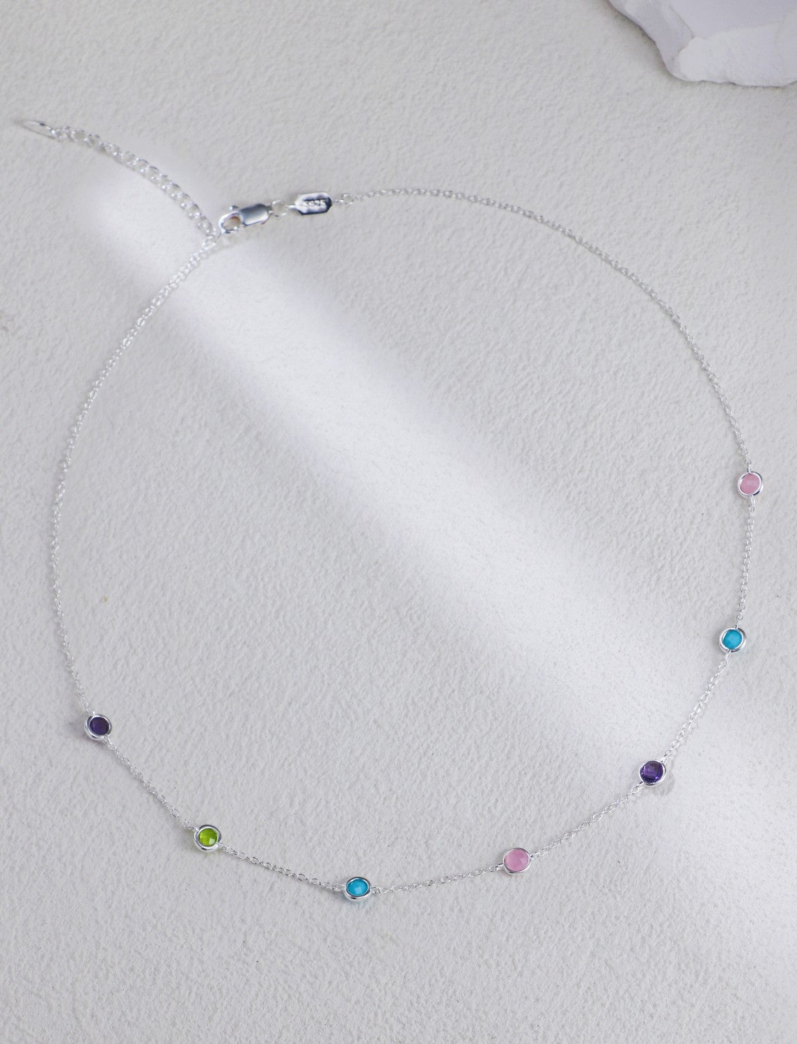 Round-Cut Color Gemstone Necklace/ قلادة بحجر كريم ملوّن مقطوع بشكل دائري（GZXL0016）