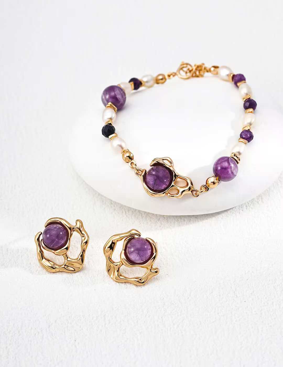 Vintage Amethyst Earrings and Bracelet/ أقراط وسوار بعقيق أرجوانيّ عتيق（E01396-2）