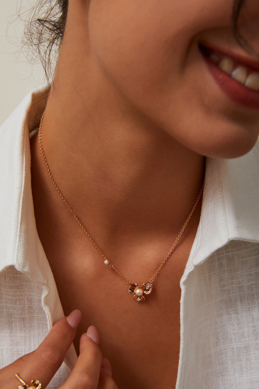 Petal-Shaped Necklace Three-Piece Set/ طقم قلادة بثلاث قطع بتصميمٍ على شكل بتلات（GZD0582）