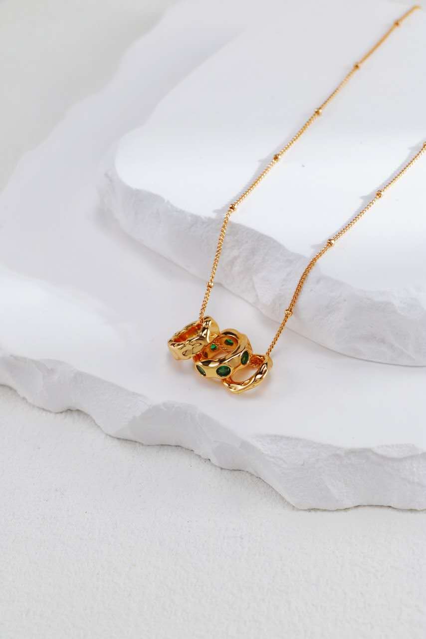 Triple-ring necklace/ طقمعقد ثلاثي الحلقات（GZD0356）