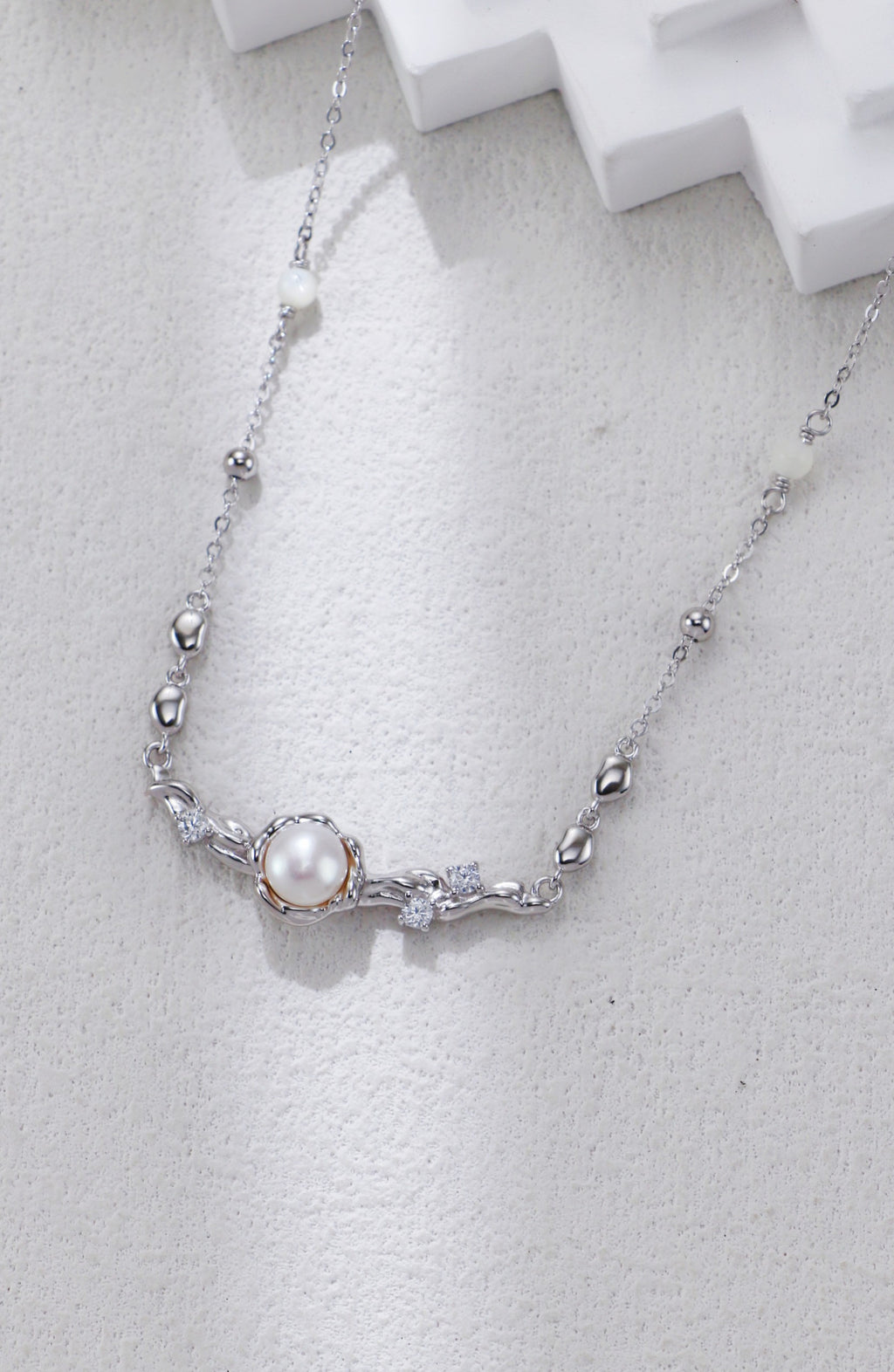 Pearl and Zircon Necklace/عقد من اللؤلؤ والزركون （GZD0605）
