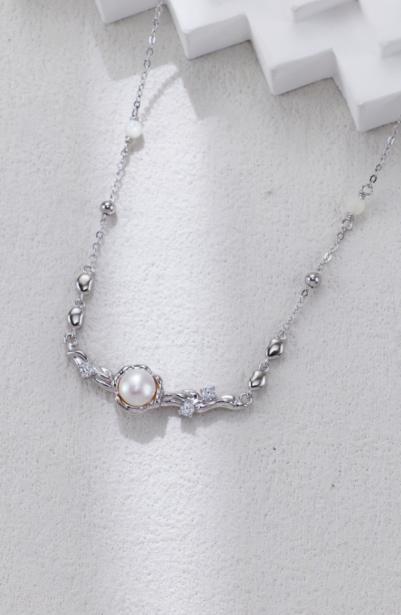 Pearl and Zircon Necklace/عقد من اللؤلؤ والزركون （GZD0605）