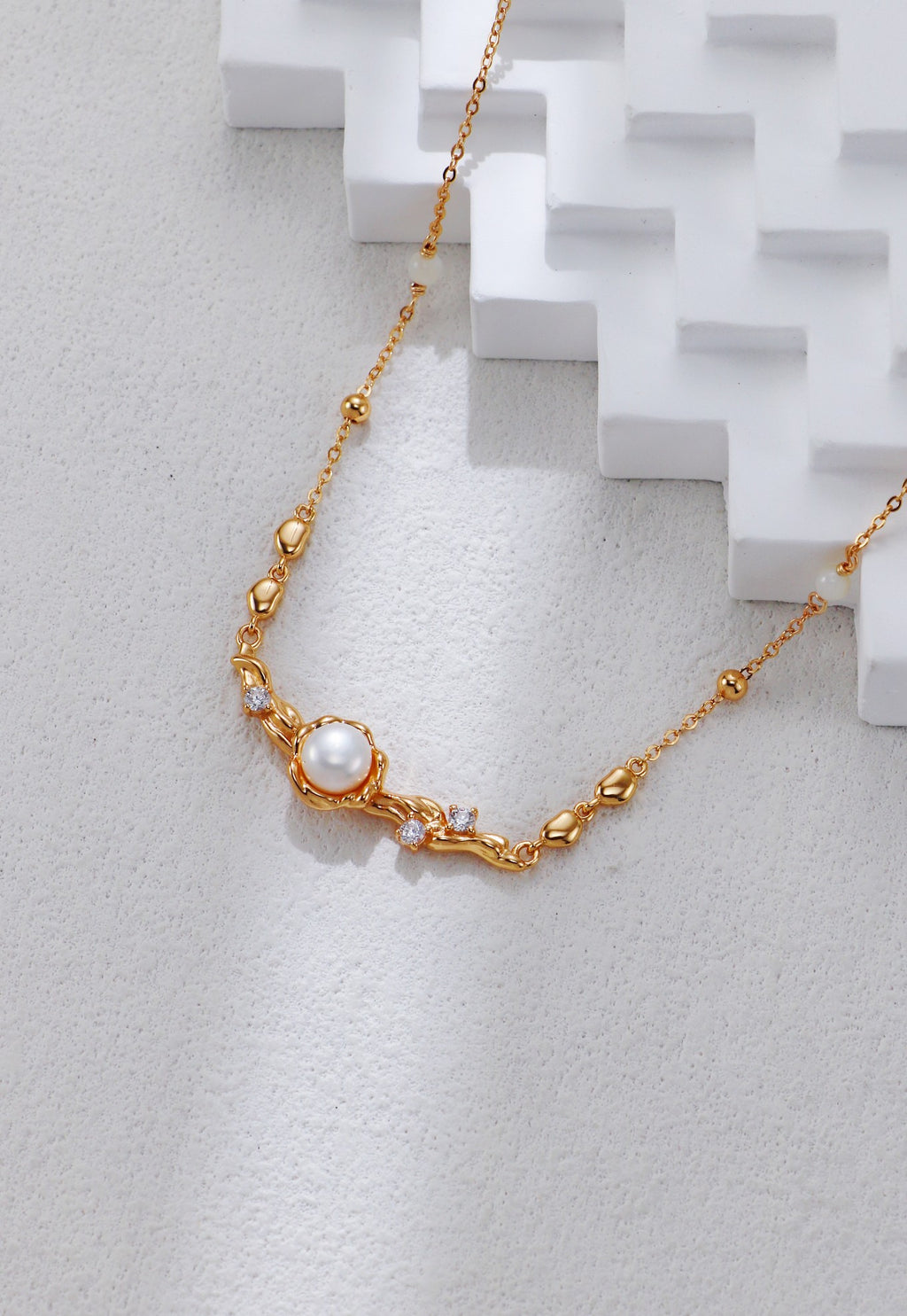 Pearl and Zircon Necklace/عقد من اللؤلؤ والزركون （GZD0605）