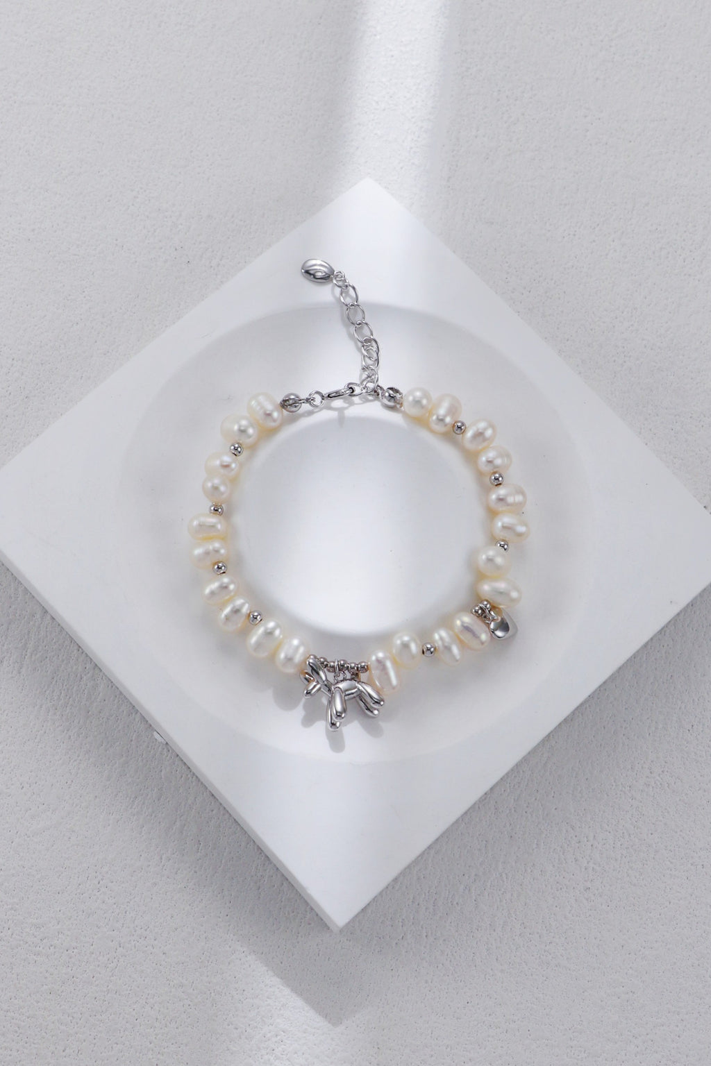 Balloon Dog Pearl Bracelet/سوار لؤلؤي بشكل كلب البالون （GZSL0113）