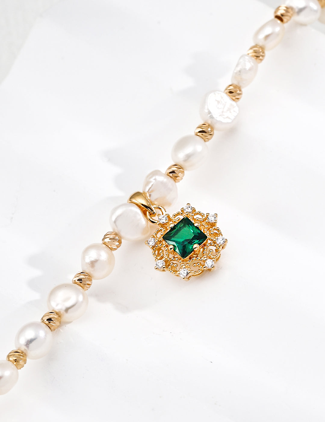 Pearl and zircon bracelet/سوار من اللؤلؤ والزركون(SL0253)