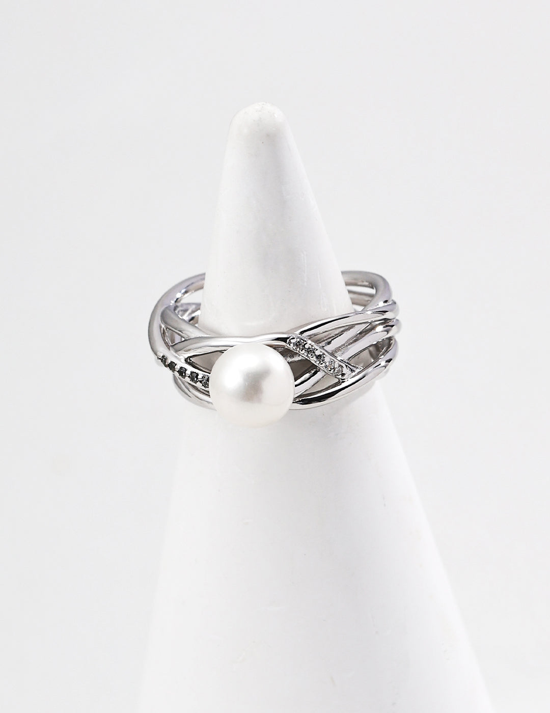 Sterling silver earrings, necklace (adjustable length), ring/أقراط من الفضة الإسترلينية، قلادة (طول قابل للتعديل)، خاتم（J0329)）