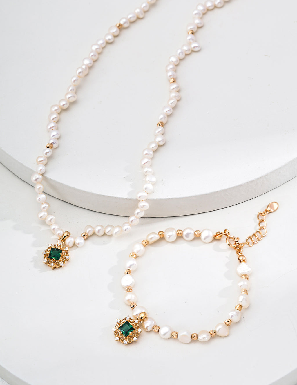 Pearl and zircon bracelet/سوار من اللؤلؤ والزركون(SL0253)