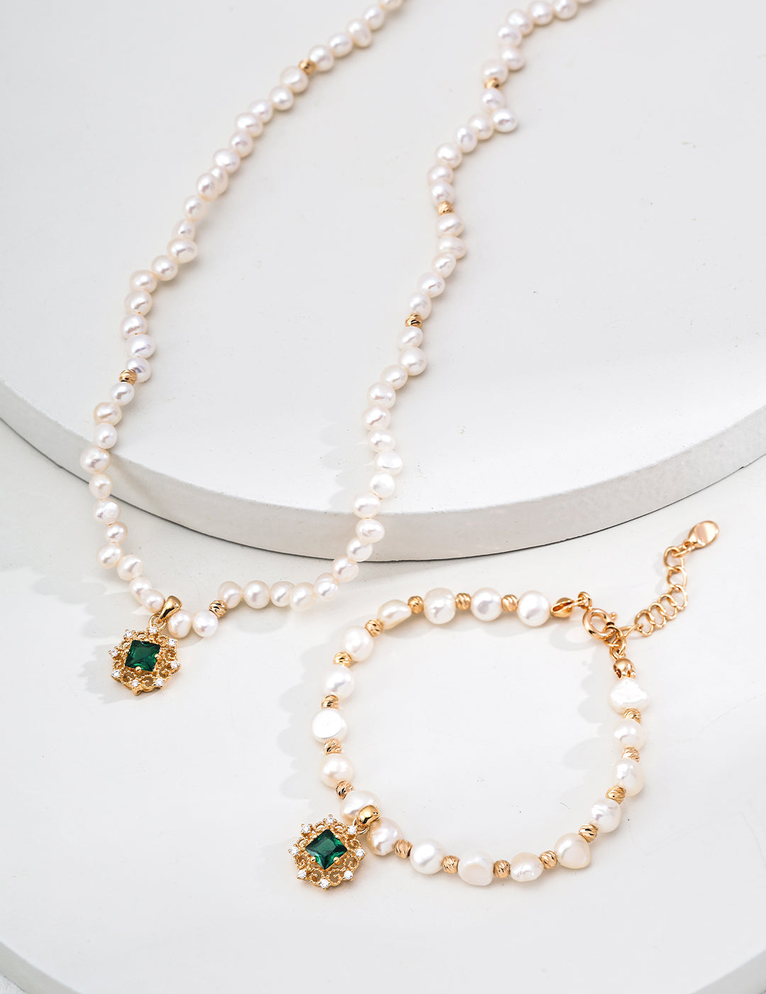 Pearl and zircon bracelet/سوار من اللؤلؤ والزركون(SL0253)